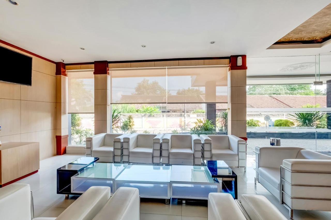 Oyo Flagship 3726 Tembok Batu Residence Tugu エクステリア 写真