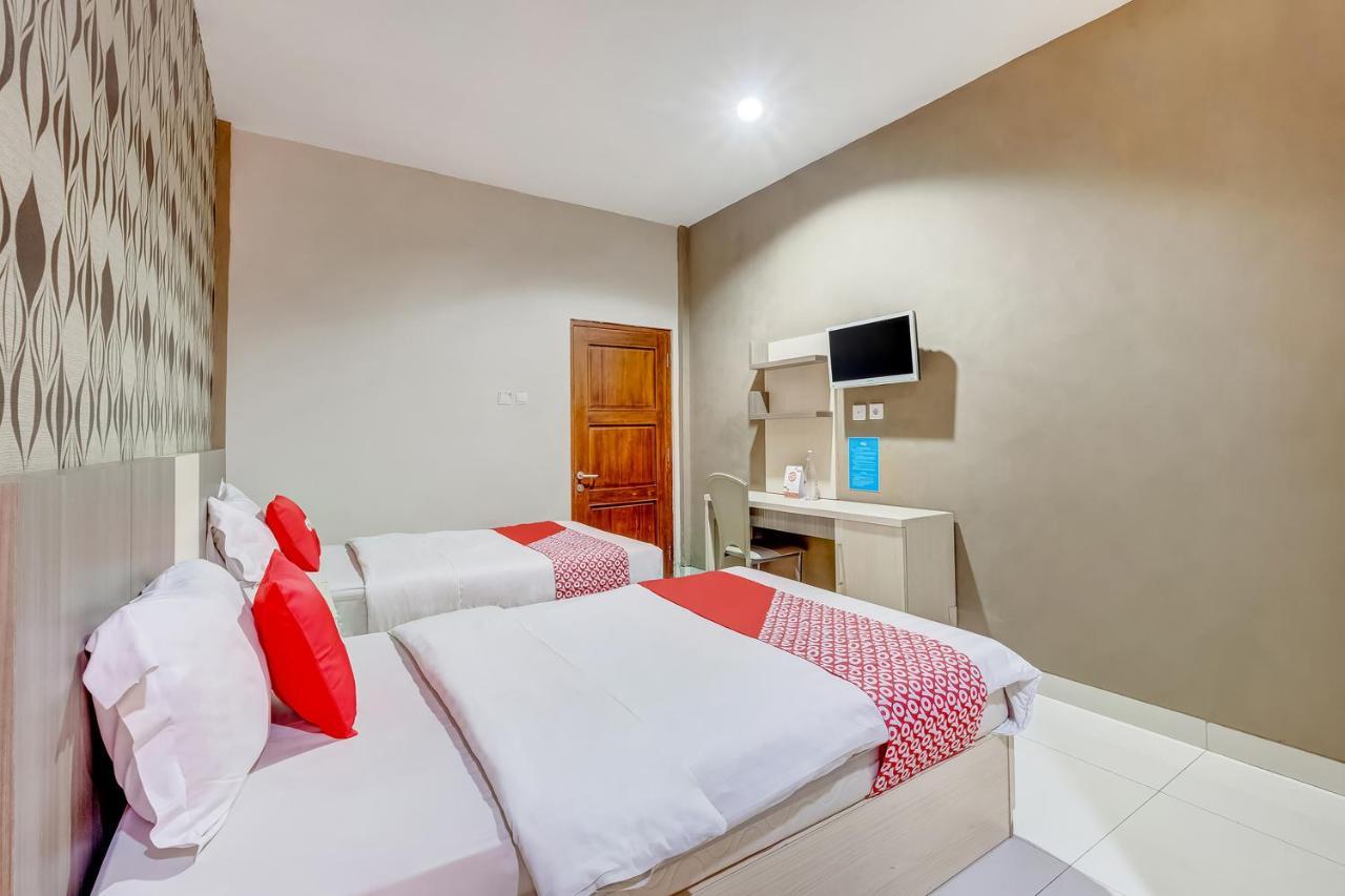 Oyo Flagship 3726 Tembok Batu Residence Tugu エクステリア 写真