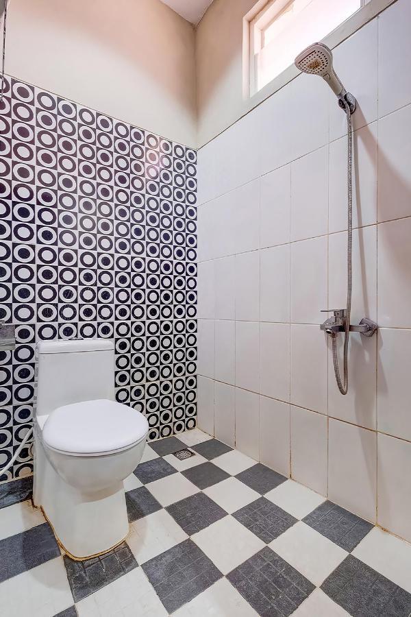 Oyo Flagship 3726 Tembok Batu Residence Tugu エクステリア 写真
