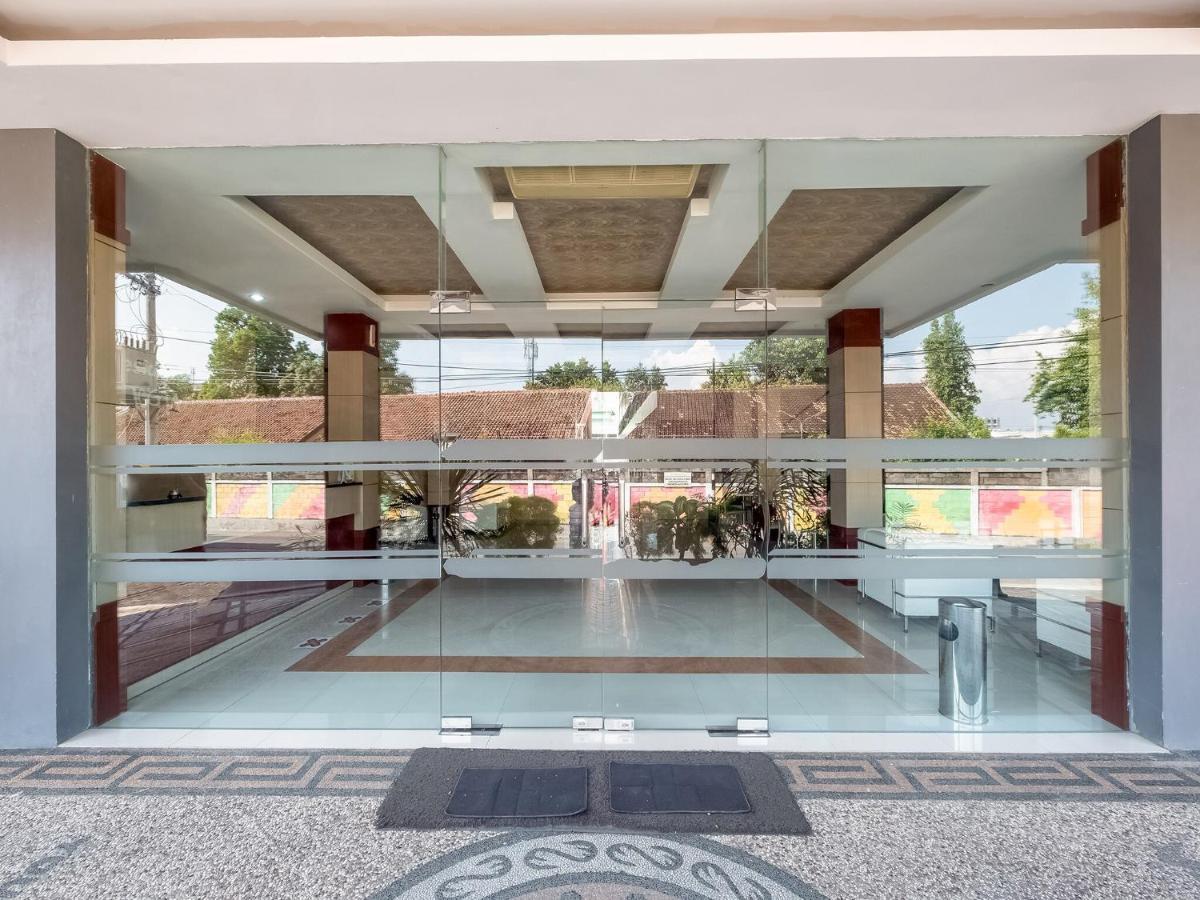 Oyo Flagship 3726 Tembok Batu Residence Tugu エクステリア 写真