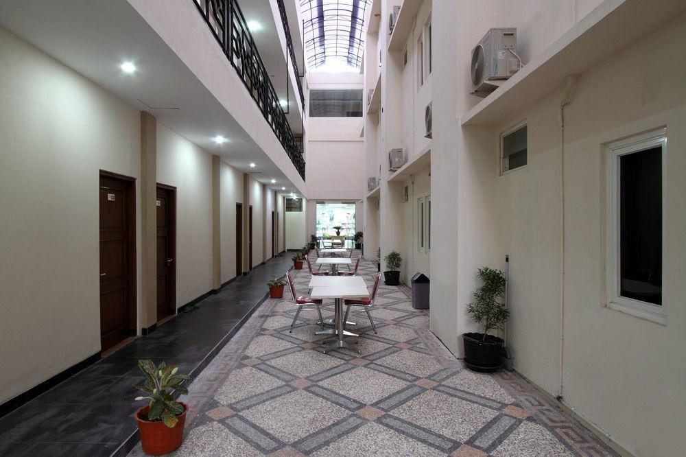 Oyo Flagship 3726 Tembok Batu Residence Tugu エクステリア 写真