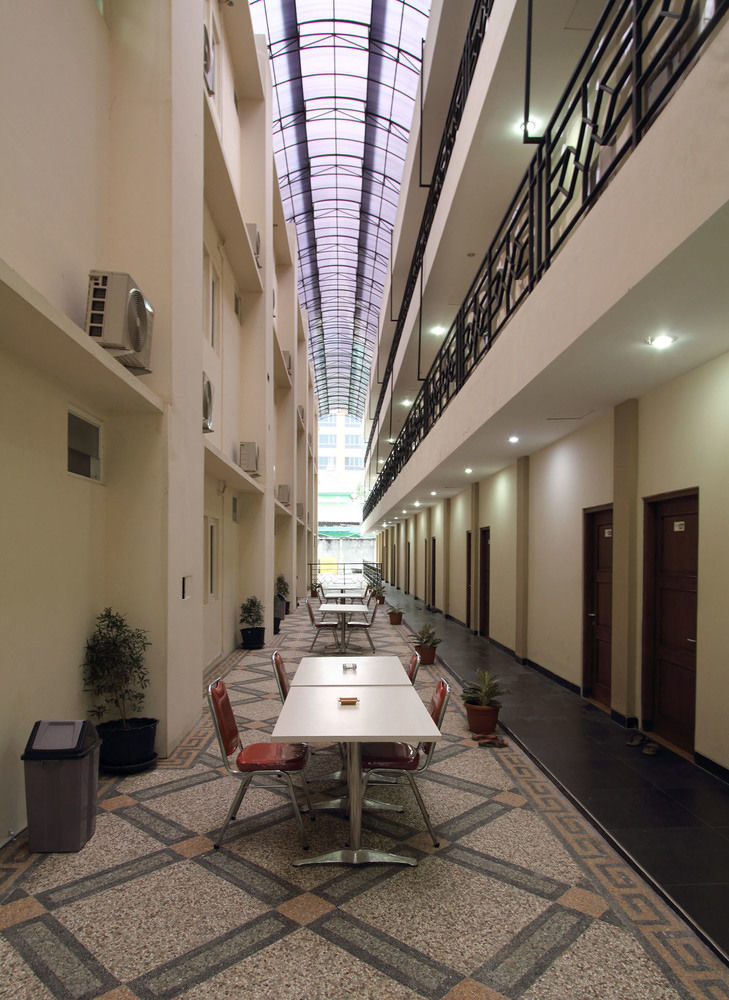 Oyo Flagship 3726 Tembok Batu Residence Tugu エクステリア 写真